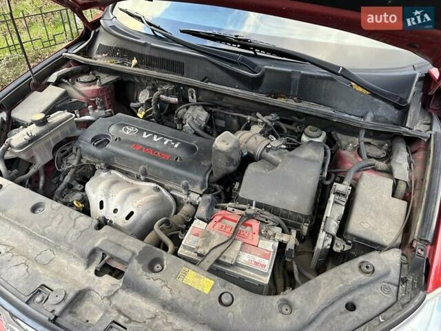 Красный Тойота РАВ 4, объемом двигателя 2.36 л и пробегом 200 тыс. км за 9999 $, фото 118 на Automoto.ua