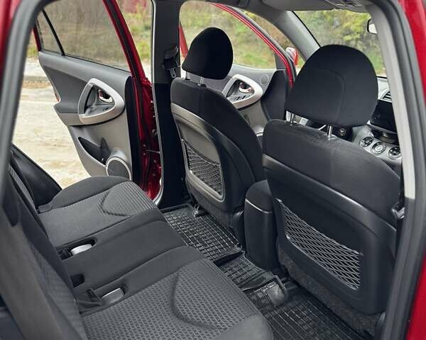 Червоний Тойота РАВ 4, об'ємом двигуна 2 л та пробігом 131 тис. км за 12999 $, фото 10 на Automoto.ua