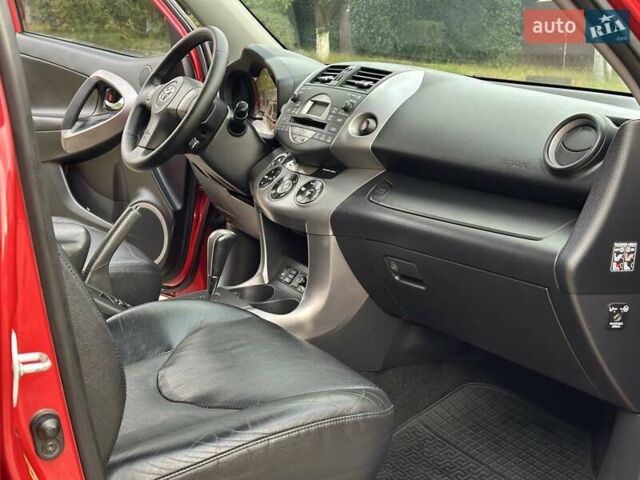 Красный Тойота РАВ 4, объемом двигателя 2.36 л и пробегом 200 тыс. км за 9999 $, фото 83 на Automoto.ua