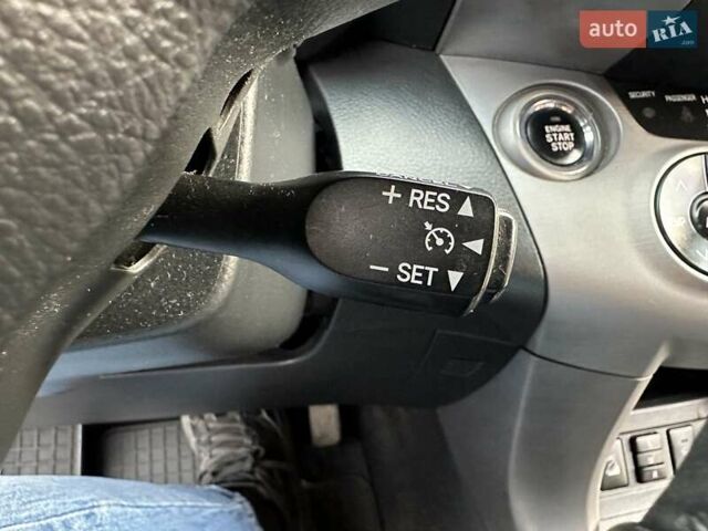 Красный Тойота РАВ 4, объемом двигателя 2.36 л и пробегом 200 тыс. км за 9999 $, фото 70 на Automoto.ua