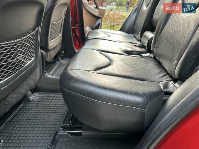 Красный Тойота РАВ 4, объемом двигателя 2.36 л и пробегом 200 тыс. км за 9999 $, фото 81 на Automoto.ua