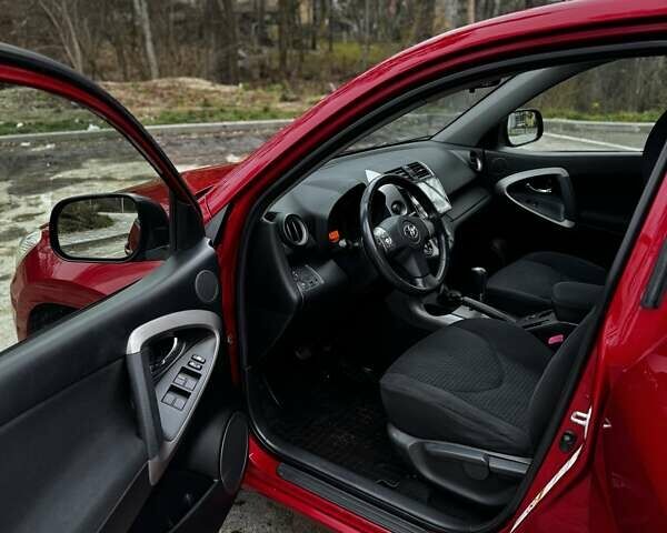 Червоний Тойота РАВ 4, об'ємом двигуна 2 л та пробігом 131 тис. км за 12999 $, фото 13 на Automoto.ua
