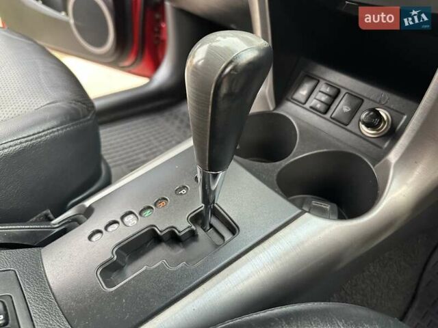 Красный Тойота РАВ 4, объемом двигателя 2.36 л и пробегом 200 тыс. км за 9999 $, фото 86 на Automoto.ua