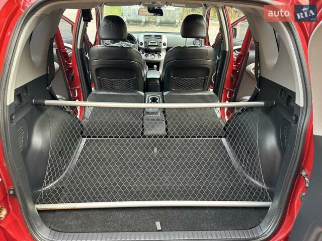 Красный Тойота РАВ 4, объемом двигателя 2.36 л и пробегом 200 тыс. км за 9999 $, фото 107 на Automoto.ua