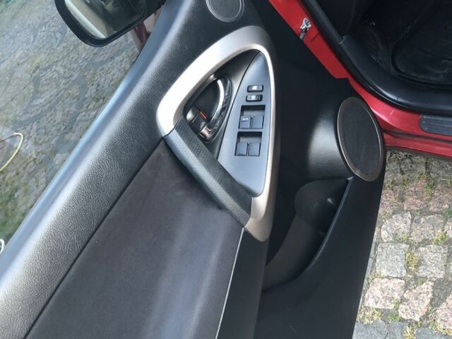 Красный Тойота РАВ 4, объемом двигателя 2 л и пробегом 232 тыс. км за 8999 $, фото 17 на Automoto.ua