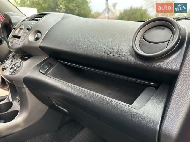 Красный Тойота РАВ 4, объемом двигателя 2.36 л и пробегом 200 тыс. км за 9999 $, фото 89 на Automoto.ua