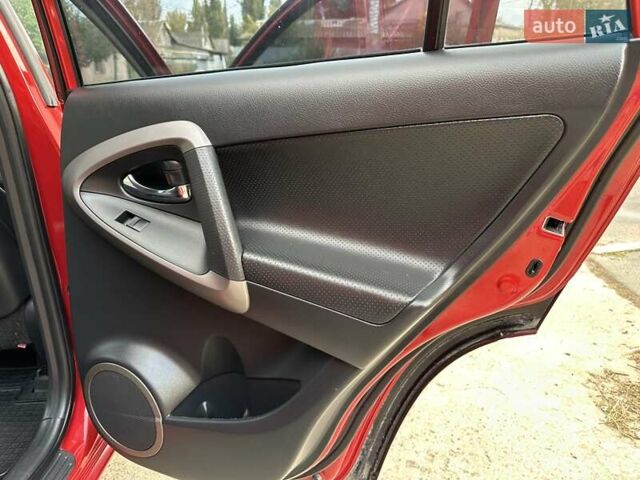 Красный Тойота РАВ 4, объемом двигателя 2.36 л и пробегом 200 тыс. км за 9999 $, фото 95 на Automoto.ua