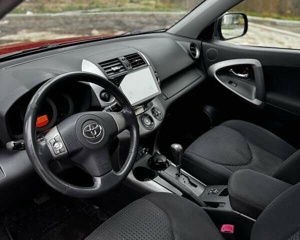 Червоний Тойота РАВ 4, об'ємом двигуна 2 л та пробігом 131 тис. км за 12999 $, фото 3 на Automoto.ua