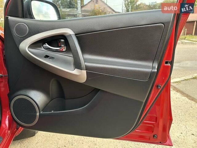 Красный Тойота РАВ 4, объемом двигателя 2.36 л и пробегом 200 тыс. км за 9999 $, фото 88 на Automoto.ua