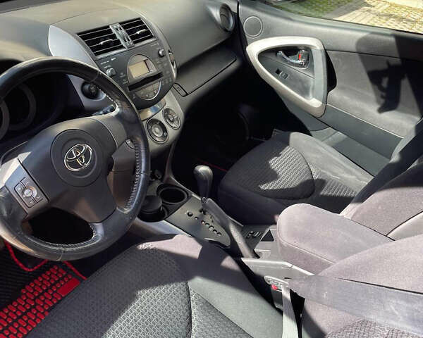 Красный Тойота РАВ 4, объемом двигателя 2 л и пробегом 190 тыс. км за 10000 $, фото 12 на Automoto.ua