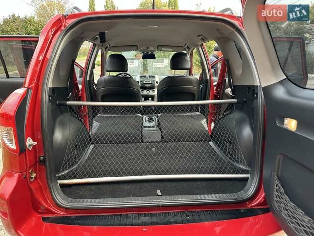 Красный Тойота РАВ 4, объемом двигателя 2.36 л и пробегом 200 тыс. км за 9999 $, фото 104 на Automoto.ua