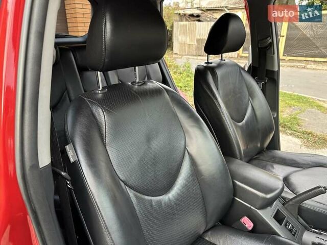 Красный Тойота РАВ 4, объемом двигателя 2.36 л и пробегом 200 тыс. км за 9999 $, фото 85 на Automoto.ua