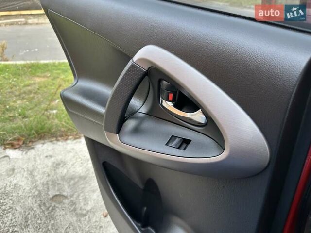 Красный Тойота РАВ 4, объемом двигателя 2.36 л и пробегом 200 тыс. км за 9999 $, фото 80 на Automoto.ua