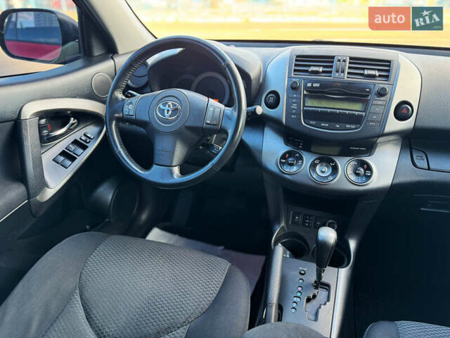 Красный Тойота РАВ 4, объемом двигателя 2 л и пробегом 164 тыс. км за 12300 $, фото 10 на Automoto.ua