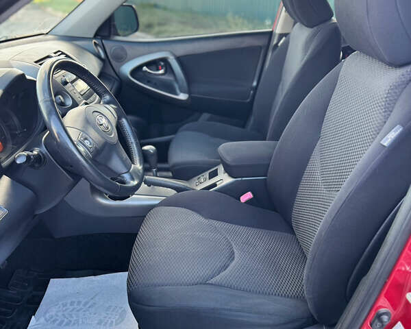 Красный Тойота РАВ 4, объемом двигателя 2 л и пробегом 164 тыс. км за 12300 $, фото 5 на Automoto.ua