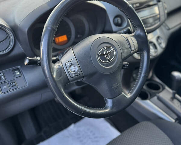 Красный Тойота РАВ 4, объемом двигателя 2 л и пробегом 164 тыс. км за 12300 $, фото 8 на Automoto.ua