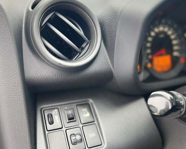 Красный Тойота РАВ 4, объемом двигателя 2.2 л и пробегом 212 тыс. км за 14999 $, фото 17 на Automoto.ua