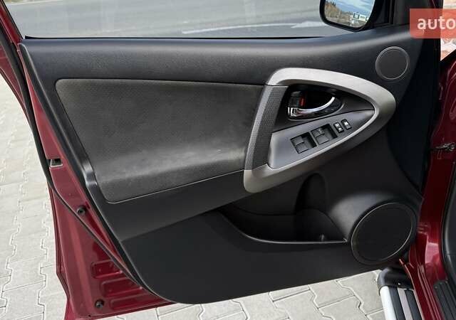 Красный Тойота РАВ 4, объемом двигателя 2 л и пробегом 137 тыс. км за 13699 $, фото 16 на Automoto.ua