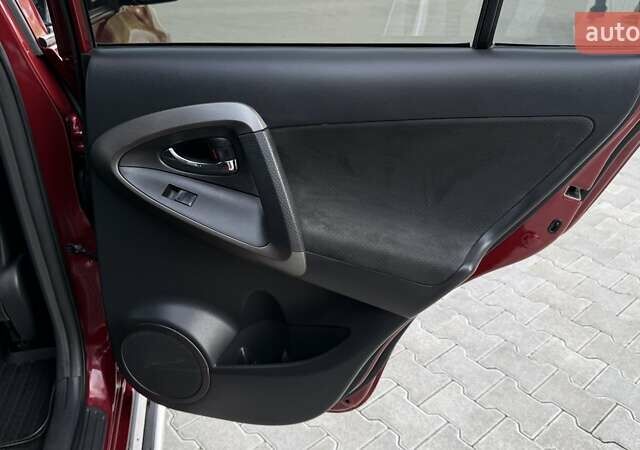 Красный Тойота РАВ 4, объемом двигателя 2 л и пробегом 137 тыс. км за 13699 $, фото 30 на Automoto.ua