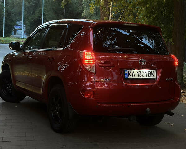 Красный Тойота РАВ 4, объемом двигателя 2.2 л и пробегом 212 тыс. км за 14999 $, фото 1 на Automoto.ua