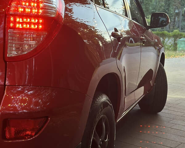 Красный Тойота РАВ 4, объемом двигателя 2.2 л и пробегом 212 тыс. км за 14999 $, фото 2 на Automoto.ua