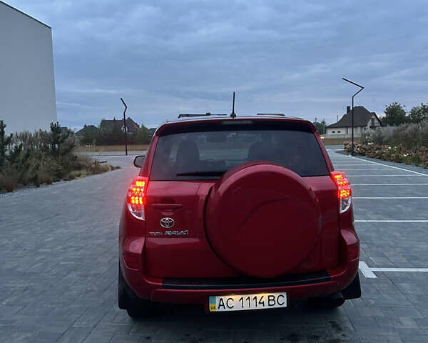 Червоний Тойота РАВ 4, об'ємом двигуна 1.99 л та пробігом 230 тис. км за 14000 $, фото 4 на Automoto.ua