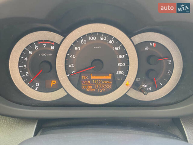 Тойота РАВ 4 2012 в Киеве на Automoto.ua Красный Тойота РАВ 4, объемом двигателя 2 л и пробегом 98 тыс. км за 16500 $, фото 10 на Automoto.ua