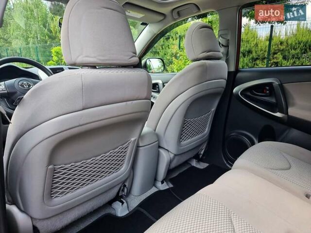 Красный Тойота РАВ 4, объемом двигателя 2.5 л и пробегом 180 тыс. км за 11499 $, фото 45 на Automoto.ua