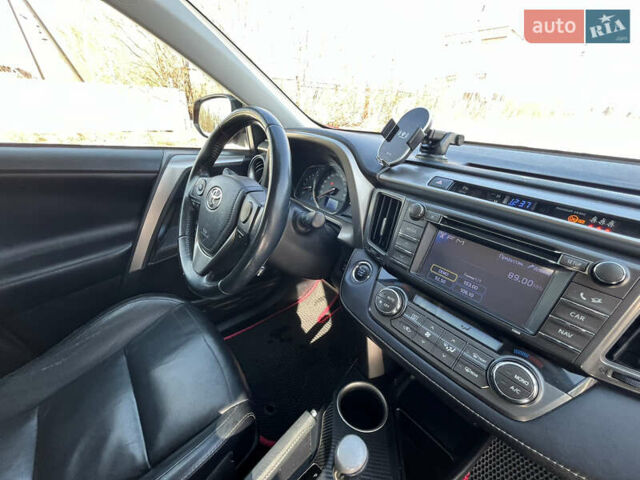 Красный Тойота РАВ 4, объемом двигателя 2.23 л и пробегом 195 тыс. км за 16200 $, фото 18 на Automoto.ua