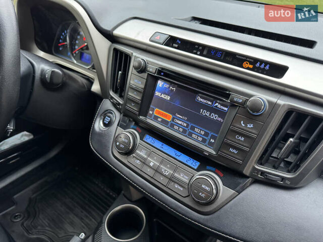 Червоний Тойота РАВ 4, об'ємом двигуна 2.49 л та пробігом 190 тис. км за 16499 $, фото 12 на Automoto.ua