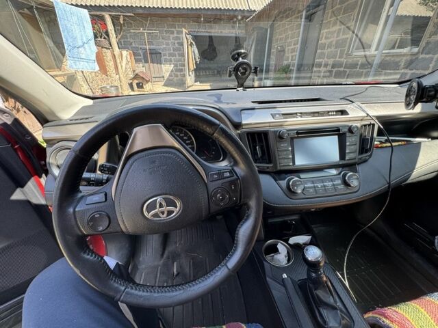 Красный Тойота РАВ 4, объемом двигателя 2 л и пробегом 228 тыс. км за 14000 $, фото 4 на Automoto.ua