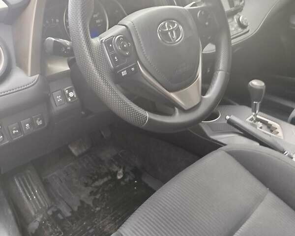 Красный Тойота РАВ 4, объемом двигателя 2.49 л и пробегом 172 тыс. км за 16490 $, фото 9 на Automoto.ua