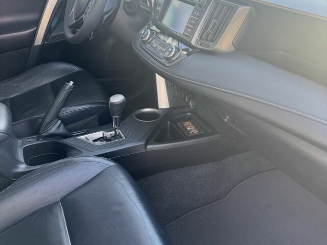 Красный Тойота РАВ 4, объемом двигателя 0 л и пробегом 137 тыс. км за 15700 $, фото 5 на Automoto.ua