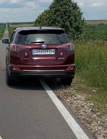 Красный Тойота РАВ 4, объемом двигателя 1.99 л и пробегом 250 тыс. км за 20100 $, фото 2 на Automoto.ua