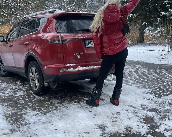 Красный Тойота РАВ 4, объемом двигателя 2.49 л и пробегом 100 тыс. км за 18000 $, фото 1 на Automoto.ua