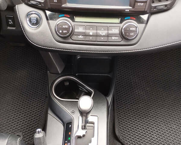 Червоний Тойота РАВ 4, об'ємом двигуна 2.2 л та пробігом 126 тис. км за 22500 $, фото 10 на Automoto.ua