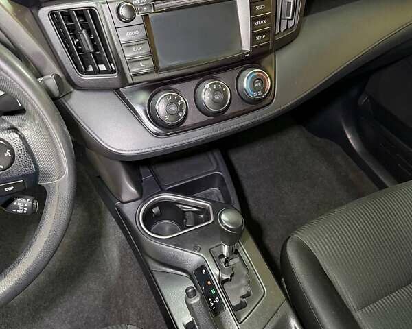 Червоний Тойота РАВ 4, об'ємом двигуна 2.49 л та пробігом 90 тис. км за 18500 $, фото 6 на Automoto.ua