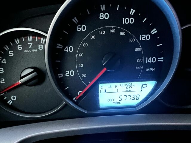 Красный Тойота РАВ 4, объемом двигателя 2.5 л и пробегом 91 тыс. км за 17500 $, фото 6 на Automoto.ua