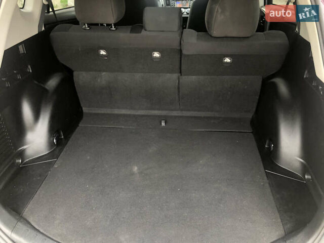 Красный Тойота РАВ 4, объемом двигателя 2.49 л и пробегом 98 тыс. км за 17400 $, фото 12 на Automoto.ua