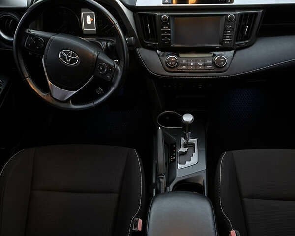 Красный Тойота РАВ 4, объемом двигателя 1.99 л и пробегом 96 тыс. км за 21000 $, фото 6 на Automoto.ua