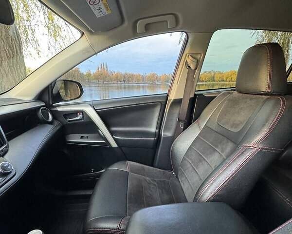 Красный Тойота РАВ 4, объемом двигателя 1.99 л и пробегом 218 тыс. км за 19300 $, фото 26 на Automoto.ua