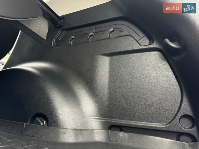 Красный Тойота РАВ 4, объемом двигателя 2.23 л и пробегом 112 тыс. км за 23500 $, фото 69 на Automoto.ua