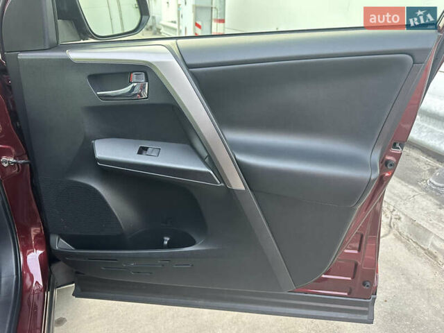 Красный Тойота РАВ 4, объемом двигателя 2.49 л и пробегом 77 тыс. км за 22000 $, фото 24 на Automoto.ua