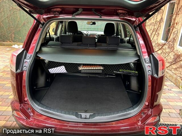 Тойота РАВ 4 2017 у Києві на Automoto.ua Червоний Тойота РАВ 4, об'ємом двигуна 2 л та пробігом 99 тис. км за 20900 $, фото 11 на Automoto.ua