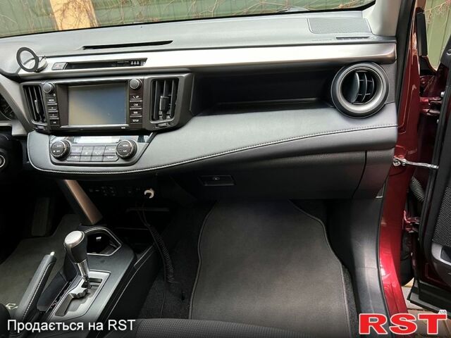 Тойота РАВ 4 2017 у Києві на Automoto.ua Червоний Тойота РАВ 4, об'ємом двигуна 2 л та пробігом 99 тис. км за 20900 $, фото 9 на Automoto.ua