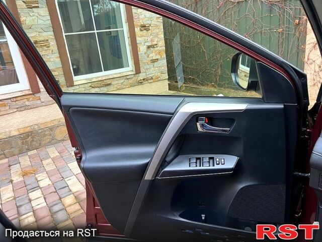 Тойота РАВ 4 2017 у Києві на Automoto.ua Червоний Тойота РАВ 4, об'ємом двигуна 2 л та пробігом 99 тис. км за 20900 $, фото 12 на Automoto.ua