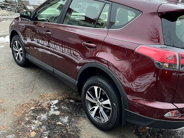 Тойота РАВ 4 2017 у Києві на Automoto.ua Червоний Тойота РАВ 4, об'ємом двигуна 2 л та пробігом 99 тис. км за 20900 $, фото 3 на Automoto.ua