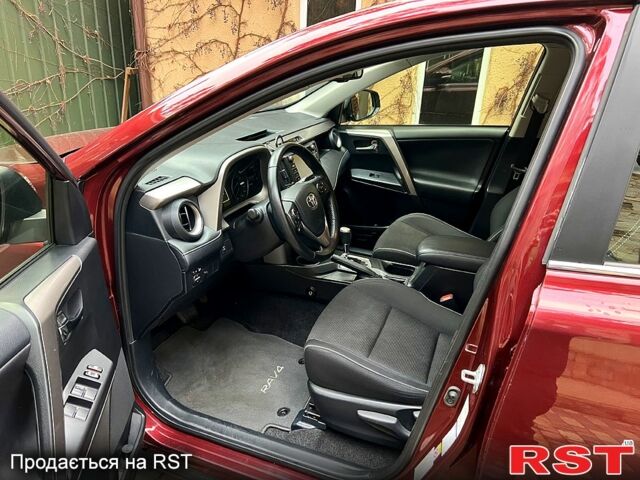 Тойота РАВ 4 2017 у Києві на Automoto.ua Червоний Тойота РАВ 4, об'ємом двигуна 2 л та пробігом 99 тис. км за 20900 $, фото 4 на Automoto.ua