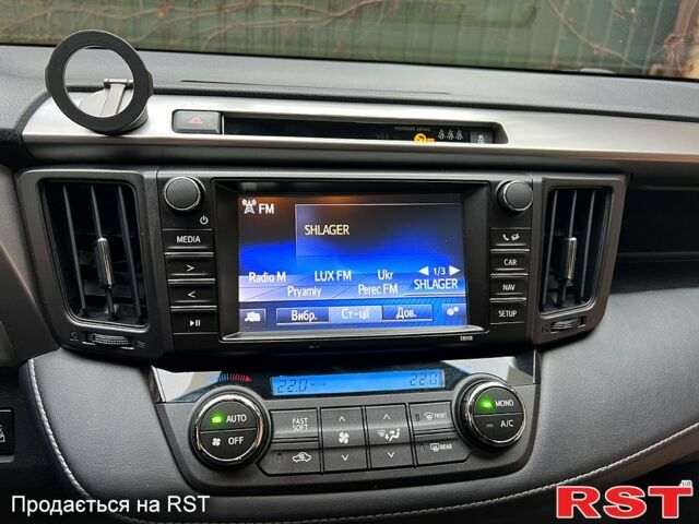 Тойота РАВ 4 2017 у Києві на Automoto.ua Червоний Тойота РАВ 4, об'ємом двигуна 2 л та пробігом 99 тис. км за 20900 $, фото 8 на Automoto.ua