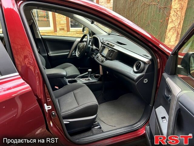 Тойота РАВ 4 2017 у Києві на Automoto.ua Червоний Тойота РАВ 4, об'ємом двигуна 2 л та пробігом 99 тис. км за 20900 $, фото 6 на Automoto.ua